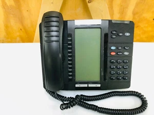Teléfono de oficina Mitel 5320e - con auriculares y base - Imagen 1 de 10
