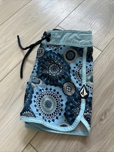 Volcom Boys Mod-Tech Barnacle Scallop Board Shorts CO812331 Sz 16 Waist 28” $48 - Picture 1 of 5