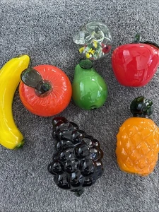 Beautiful vintage Hand-Blown Art Glass Fruit Murano Style Bundle Of 7 - Picture 1 of 15