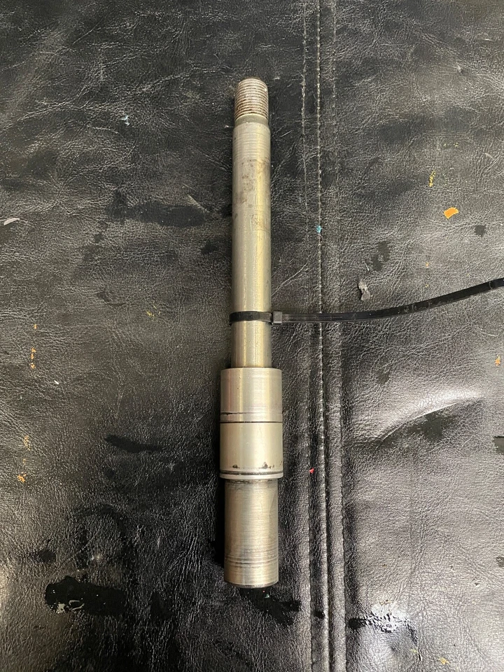 Husillo eje delantero Triumph Daytona 675 2006 2007 2008 2009 con espaciadores Foto 1 de 1