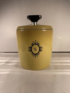 Bote de té West Bend vintage rojo con detalles negros. MCM - Imagen 1 de 7