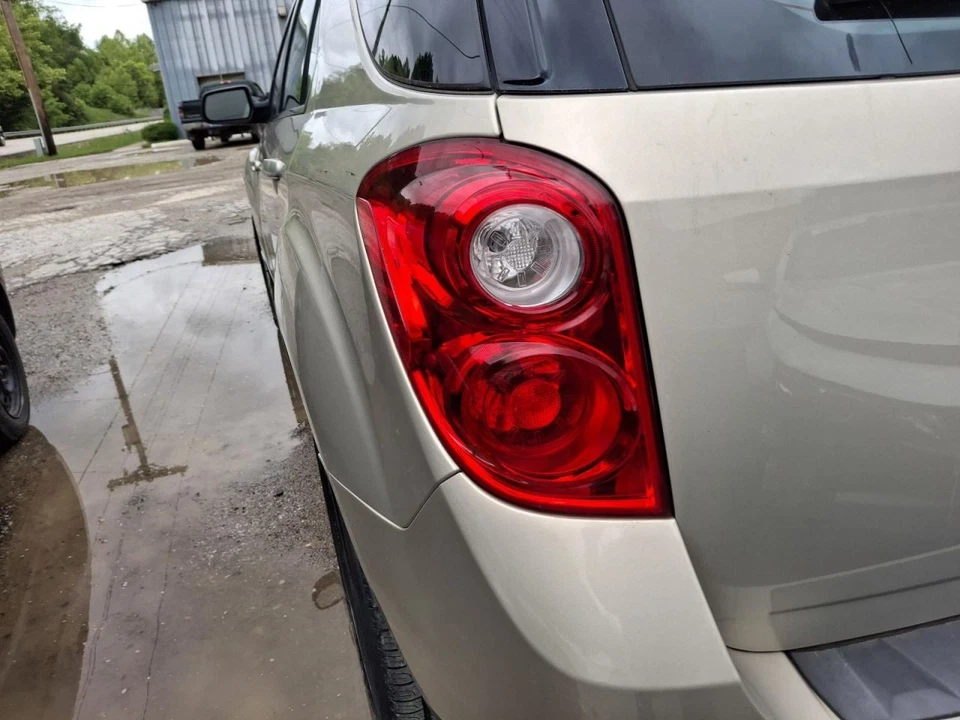 Conjunto de luces traseras para conductor izquierdo Chevrolet Equinox 2011 OEM usado 3539345 Foto 1 de 1