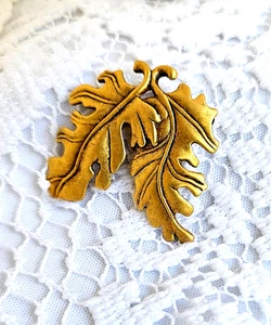 Vintage Gold Tone Danecraft Oak Leaf Brooch Designer Fall Designer Jewelry - Picture 1 of 6