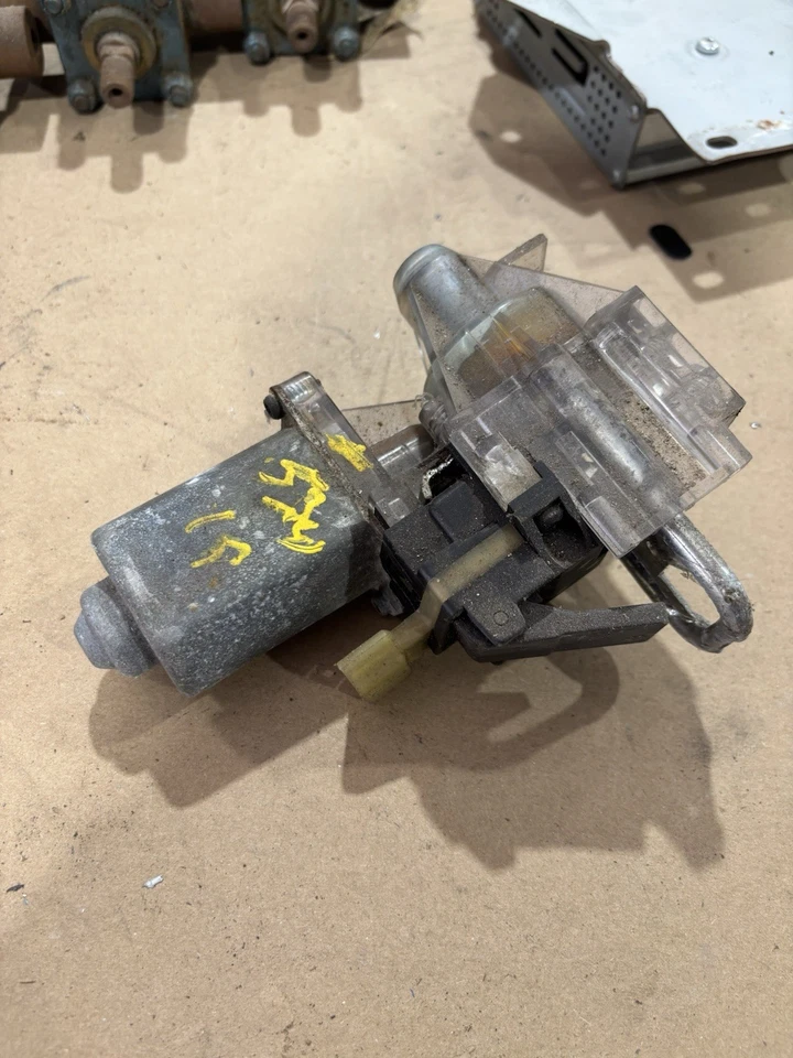 1994 1996 1997 1998 1999 年 2000 年 01 林肯镇汽车后备箱盖拉下电机 — 第 1/1 张图片