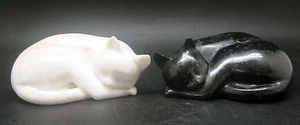 Hand-Crafted Natural Alabaster White & Black Cats Sleeping Figurine Carving - Picture 1 of 7
