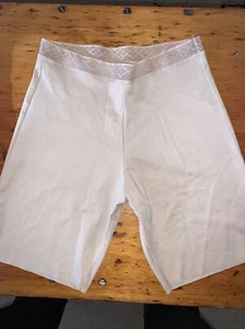 Vanity Fair Women's LARGE Beige Lightweight Smoothing Seamless Slip Short 12385 - Picture 1 of 4