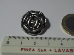 BOTTONE CATENA VINTAGE METALLO ANNI 80 COLOR ARGENTO SCURO VEDI INFO DIAMET 2 CM - Foto 1 di 2