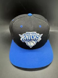 NY Knicks NBA Mitchell Ness Snapback Hat Cap Black Blue Brim - Picture 1 of 3