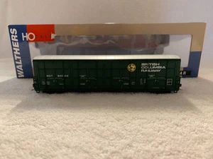 Walthers #932-7021 HO Scale British Columbia Railway Thrall-Door Boxcar #800102 - Picture 1 of 8