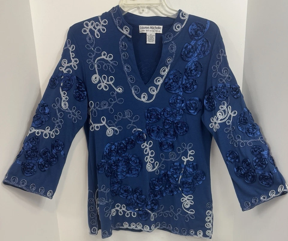 Túnica feminina Lauren Michelle M azul prata branca fita enfeitada cintilante muito boa qualidade - Imagem 1 de 4