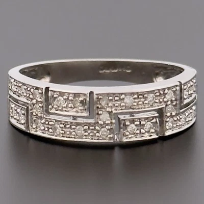 Llavero griego con racimo de diamantes de 0,10 quilates de oro blanco de 9 quilates talla M con sello Foto 1 de 4