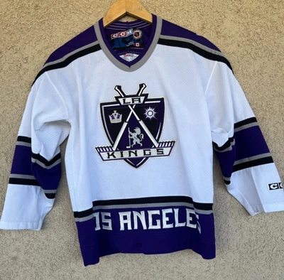 Camiseta deportiva de hockey vintage CCM Los Angeles Kings NHL blanca y púrpura para jóvenes niños L/XL Foto 1 de 4