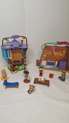 Casa enredada y casa de la Bella Durmiente de animaciones Disney con piezas mixtas Foto 1 de 4