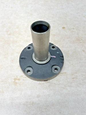 NOS TKO TREMEC 5 速变速器前排 SNOUT BEARING RETAINER, — 第 1/4 张图片