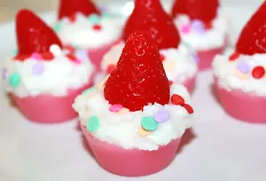STRAWBERRY SHORTCAKE Scented 6 pk Handmade Cupcake Wax Tarts Melts Great Gift - Picture 1 of 4