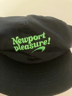 ¡DOS Newport Pleasure! Gorras/sombreros de béisbol promocionales (cigarrillos), verde neón sobre negro Foto 1 de 4
