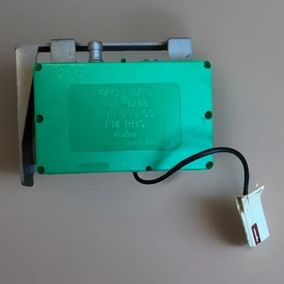 03-07 Módulo de control amplificador antena trasera derecha Volvo S60/XC70 - 30679286 Foto 1 de 2