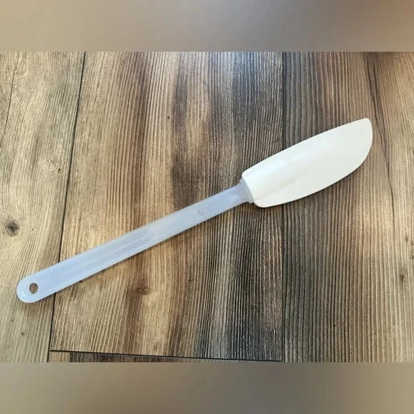 Espátula de silicona blanca crema Trudeau vintage utensilio de cocina curvo para hornear de colección Foto 1 de 4