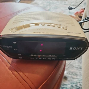 Sony Dream Machine AM/FM Alarm Clock Radio ICF C211 White  Tested Works - Picture 1 of 4