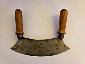 Utensile Cucina Tritatutto Erbe Vintage Metallo Legno Grigio Marrone Marcato Timbrato - Foto 1 di 11