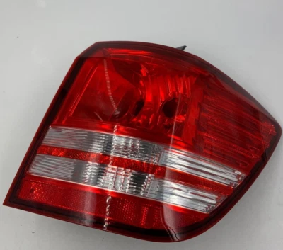 Luz trasera lateral para pasajeros Dodge Journey 2009-2011 OEM E03B69005 Foto 1 de 4