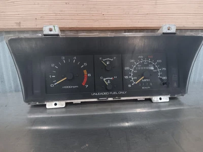 Panel de instrumentos de velocímetro Isuzu Pup Pickup 1983-1987 OEM 5 velocidades 4x4 Foto 1 de 4