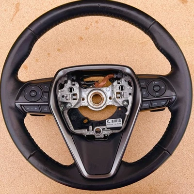 Volante Toyota Camry 2018-2024 con radio e interruptores de control de crucero OEM Foto 1 de 4