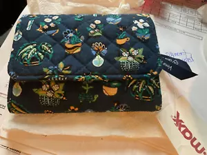 Vera Bradley Navy BLUE FLORAL RFID Ultralight SML QUADFOLD WALLET NWT $85 - Picture 1 of 8