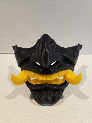 Media máscara Oni multicolor impresa en 3D negra y dorada Foto 1 de 4