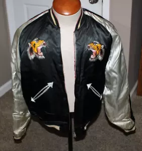 Chaqueta Militar Bordada Reversible Souvenir Sukajan Seda Corea Años 50 De Colección - Imagen 1 de 24