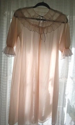 Bata/abrigo de casa vintage Vanity Fair cuello con volantes mangas 3/4 rosa rubor talla pequeña Foto 1 de 4