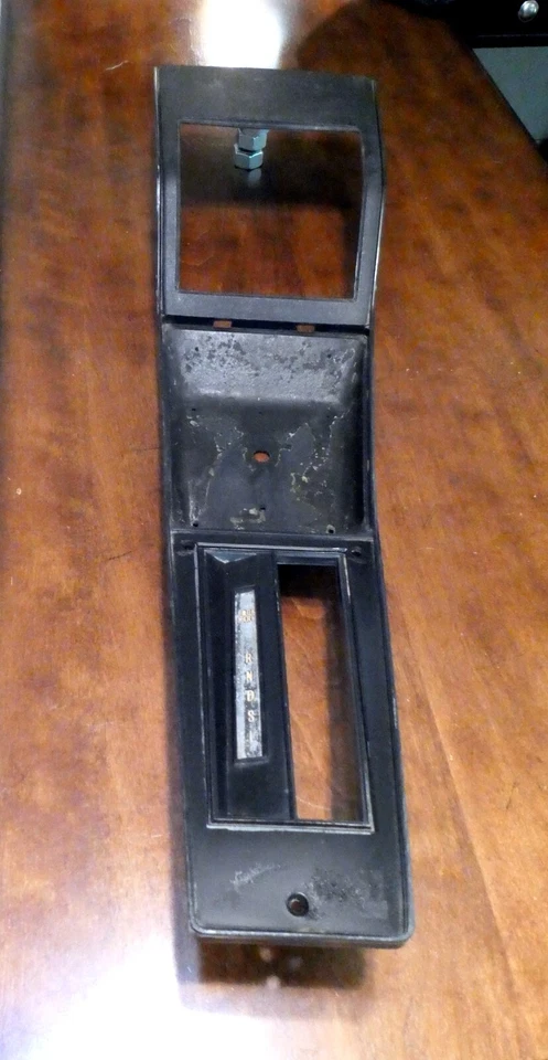 Oldsmobile 442 Cutlass Supreme 1973-1977 consola central cubierta superior Foto 1 de 4