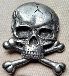 Skull & Cross Bones Belt Buckle - Picture 1 of 9