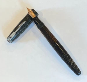 Penna stilografica vintage Parker nera sottovuoto con pennino Orig Parker 14K non restaurata 5" - Foto 1 di 16