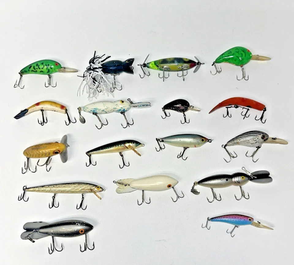 Lote De Colección De 17 Señuelos De Pesca Varios Como Están: Arbogast, Rapala, Helin U20, Desconocido Foto 1 de 4