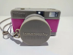 Lomography Fisheye analoge Kleinbildkamera hellbraun & pink – mit Kappe - Bild 1 von 6