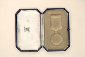 BRITISH ARMY RFC MM MILITARY MEDAL BRAVERY AWARD WW1 WW2 ORIGINAL CASE BOX - Picture 1 of 5