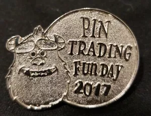 Prendedor Disney 127587 SDR Pin Trading Fun Day 2017 Sulley Chaser Monsters Inc - Imagen 1 de 12