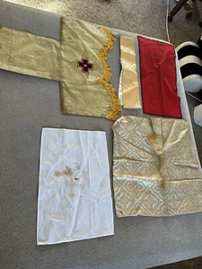 ANTIKE TEXTIL GEBORGENE STOFFSTÜCKE SEIDE KATHOLISCHE RELIQUIE KIRCHE ALTART STÜCK - Bild 1 von 24