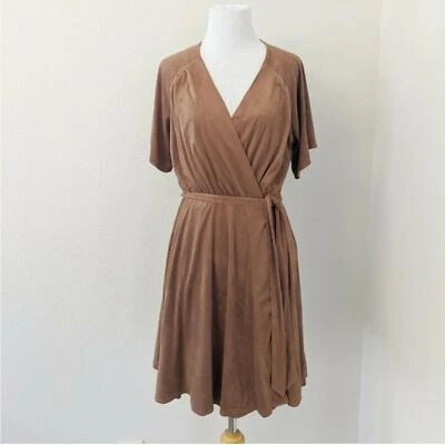 Miss Me 人造绒面革裹身连衣裙飘逸袖摩卡棕色 M 码全新 — 第 1/4 张图片