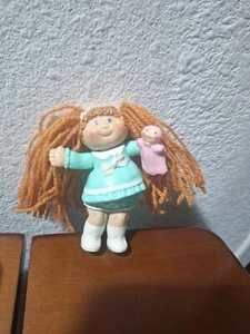 1984 Cabbage Patch Kinder Puppe Vintage Spielzeug 4 Zoll rote Haare grünes Kleid - Bild 1 von 6