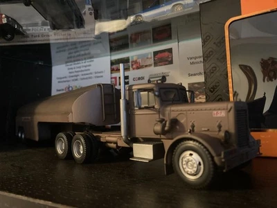 Camión cisterna Peterbilt 281 nariz de aguja (de DUEL) (1/43) en stock Foto 1 de 4