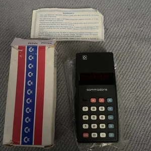 Vintage Commodore 796M schwarz elektronischer Taschenrechner OVP & Anleitung - Bild 1 von 8