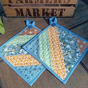 POTHOLDER HOT PAD SET - HANDMADE QUILTED  (2) - FLORAL MIX FABRICS BLUE - Picture 1 of 3