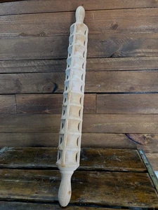 VINTAGE RAVIOLI PASTA PRESSE TEIG NUDELHOLZ HOLZ 11 SCHLITZE 4 ABSCHNITTE 20" SCHÖN  - Bild 1 von 5
