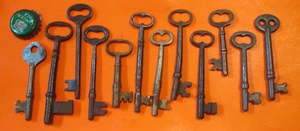 LOTE DE 12 LLAVES ESQUELETO VINTAGE CASA PUERTA TODO REAL NO FALSO MÁS LISTADO BONITO - Imagen 1 de 1