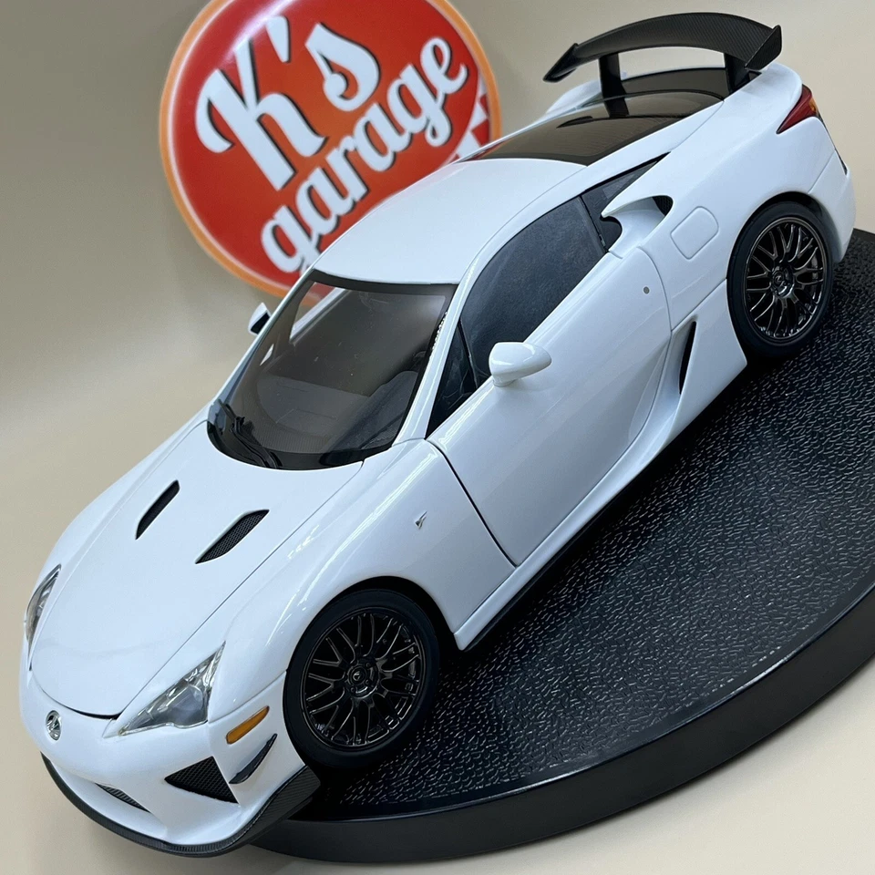 AUTOart 1/18 Lexus LFA Nurburgring Package Whitest White Signature 78837 - Image 1 of 4