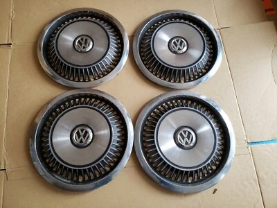 "Juego de 4 tapacubos de despegue para VW Volkswagen 1979-84 13"" conejo". Foto 1 de 4