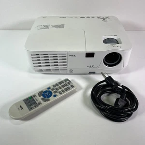 NEC NP115 DLP 1080i 8-bit Color 800x600 Resolution 2500 Lumens Video Projector - Picture 1 of 13