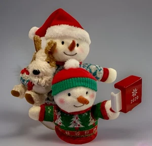 Hallmark Keepsake 2020 Cozy Christmas Selfie Schneemann singend blinkend - Bild 1 von 20